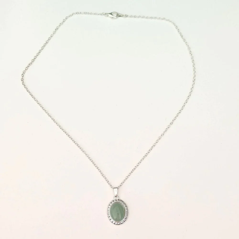 Silver necklace with pale green stone pendant - Picture 7 of 10